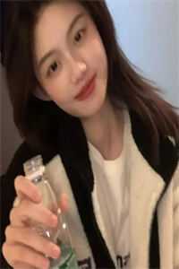 结婚录像里，我的妻子和男闺蜜吻得火热畅销