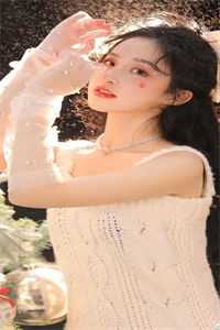 恰似明月逢尔海
