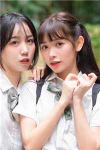 穿成候府养女，发癫诛心灭候府
