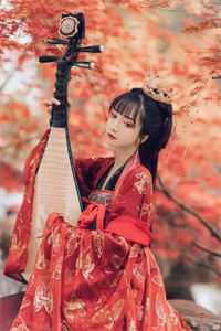 女儿满月礼那日，驸马说他要纳平妻