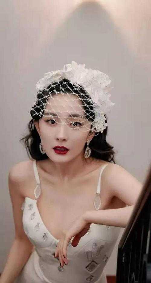 未婚夫推迟婚礼后，我盲选嫁纨绔