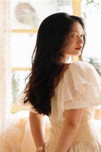 她把爱情困成牢