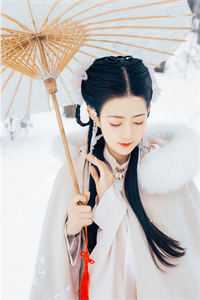 未婚夫纵容助理在我们婚礼放他私房照，我选择离婚