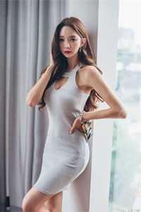 走错房间后，冷御校花每晚偷亲我