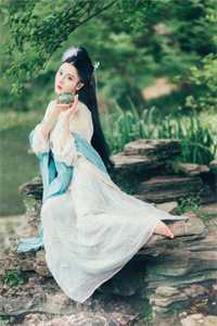 春色将阑，人间别意长